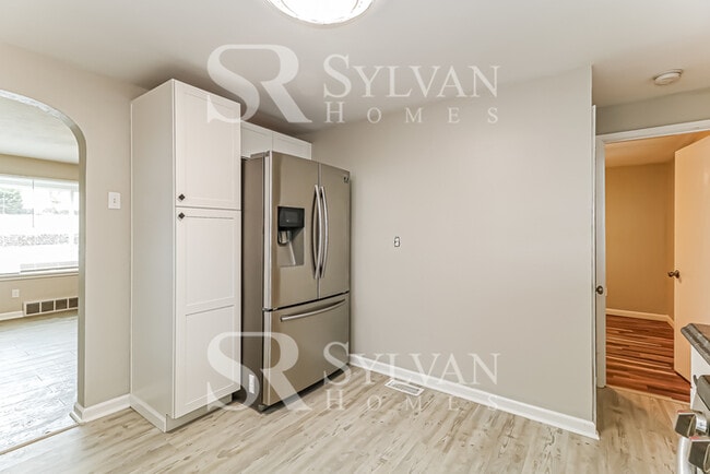 Building Photo - Adorable 3 BR, 2 BA Rancher!