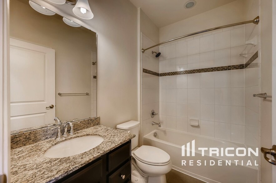 Building Photo - 9444 Ballard Green Dr