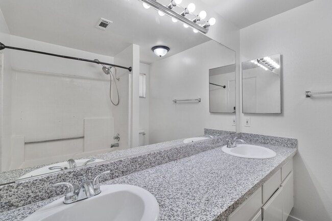 Building Photo - Beautiful single family home - Hesperia, CA