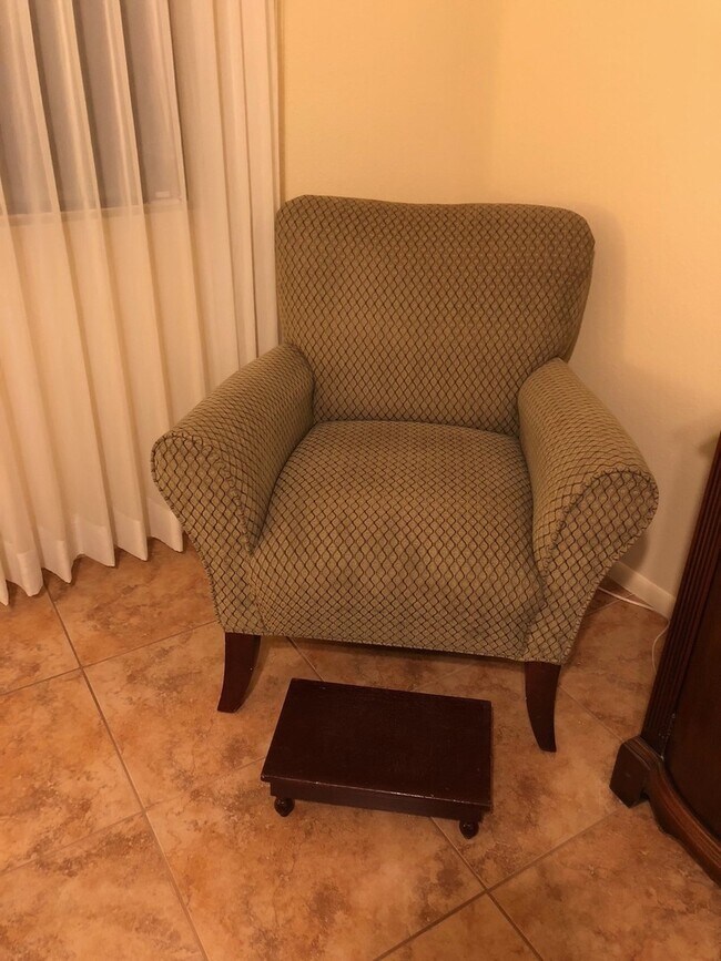 Building Photo - Lovely Home Steps Away From All the Amenities in Leisure World, in 45+ Active Adult Community Ava...