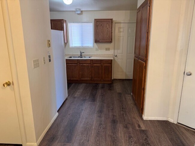 Building Photo - 4800 N Arnold Dr