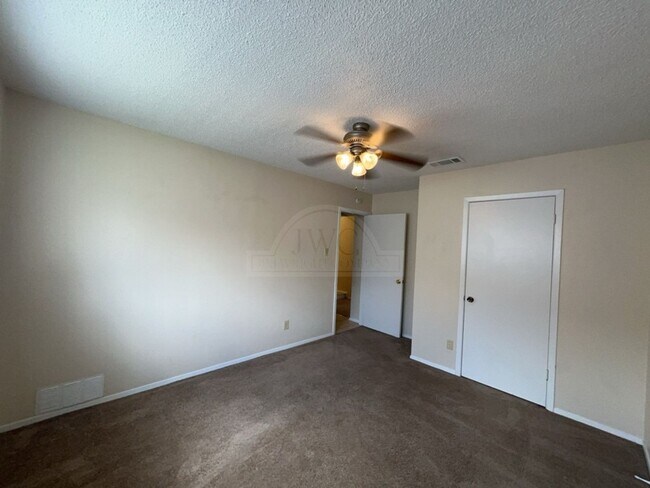 Building Photo - 1510 Rose Ave