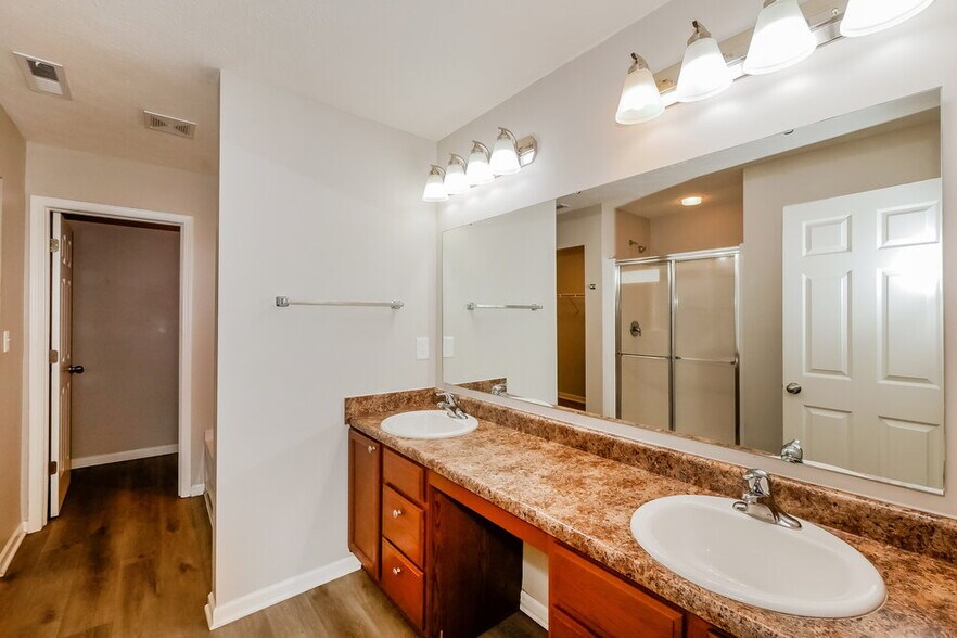 Building Photo - 2532 Copper Hill Dr
