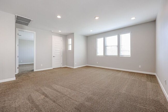 Building Photo - Available August 7th! Gated Community 4 Bedroom 3 Bathroom Home!