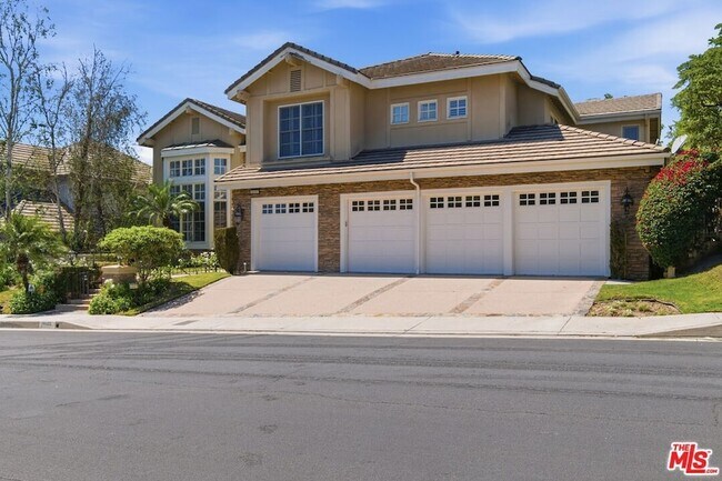 Building Photo - 6003 County Oak Rd