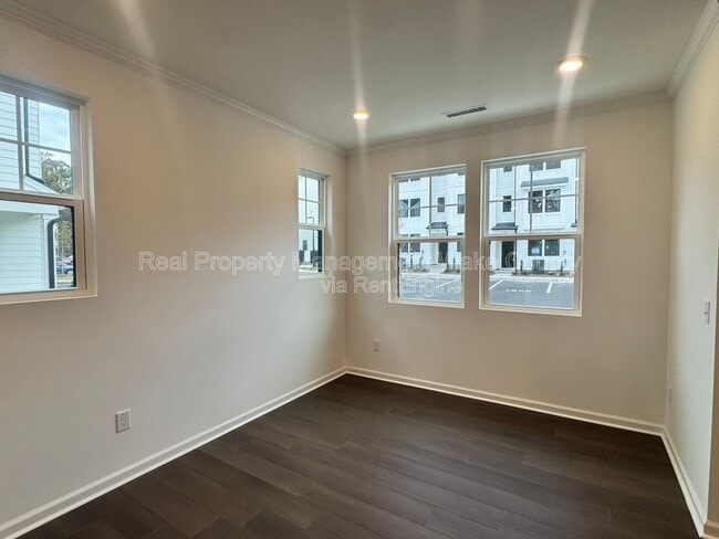 Building Photo - 1507 Crescent Townes Wy