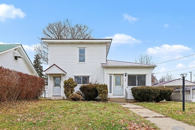 Building Photo - 126 Tower St