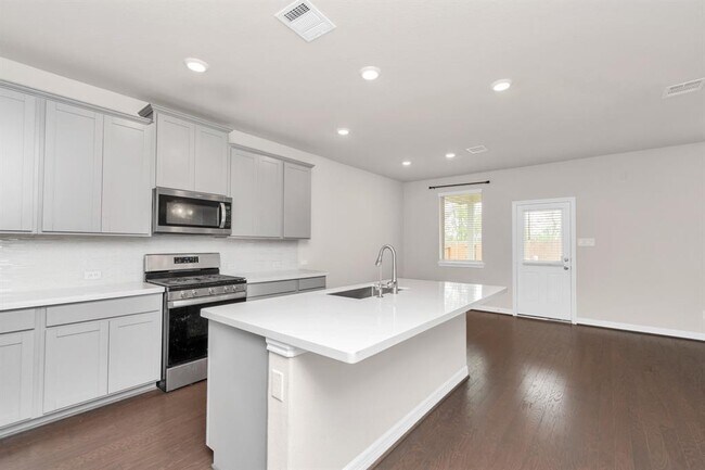 Building Photo - 1517 Portola Dr