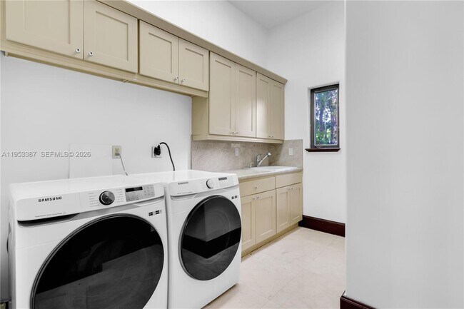 Building Photo - 9801 SW 60th Ct