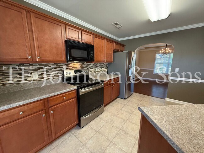 Building Photo - Spacious 4 Bedroom Home with Fenced Yard & Two Car Garage in Clemmons