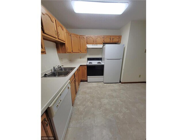 Building Photo - 855 Highview Dr