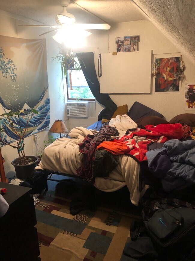 Building Photo - 430 8th St SE