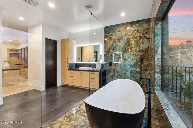 Building Photo - 3135 E Palo Verde Dr