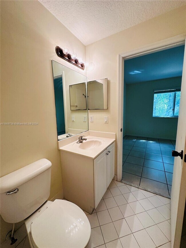 Building Photo - 1320 SE 31st Ct