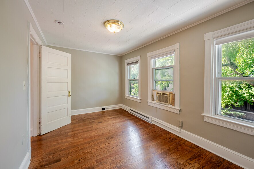 Building Photo - 1109 Abbey Pl NE