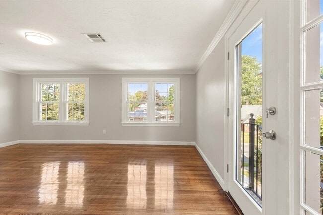 Building Photo - 129 Maple Ave