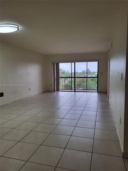 Building Photo - 10155 NW 9th St Cir