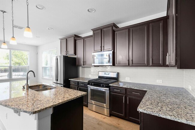 Building Photo - 7208 Bertram Ct