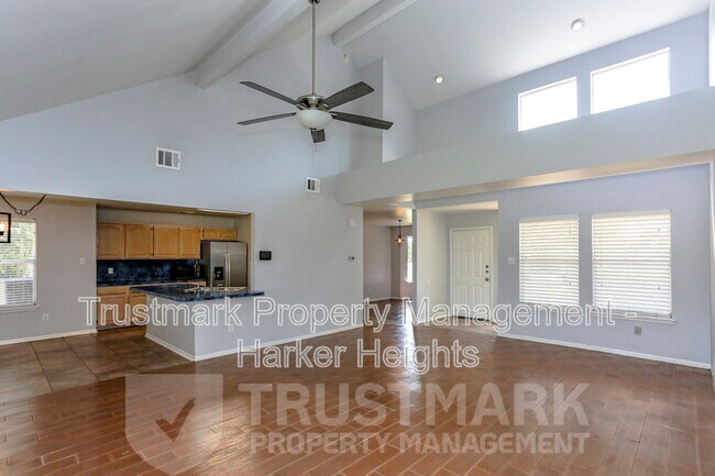 Building Photo - 320 Armadillo Ln
