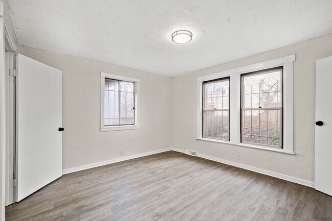 Building Photo - 1653 Suburban Ave