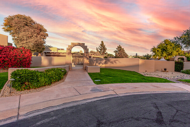 Building Photo - Elegant Townhouse with Resort-Style Living...