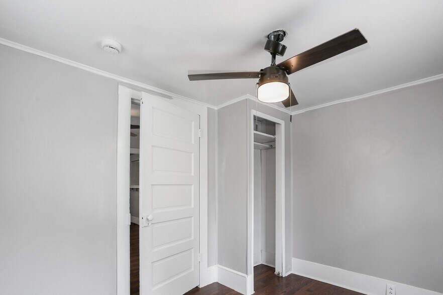 Building Photo - 1023 W 37th St