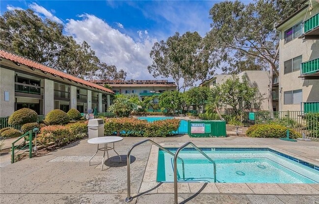 Building Photo - 5460 White Oak Ave