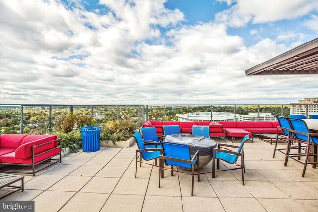 Building Photo - 851 N Glebe Rd