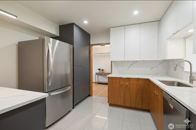 Building Photo - 426 10th St