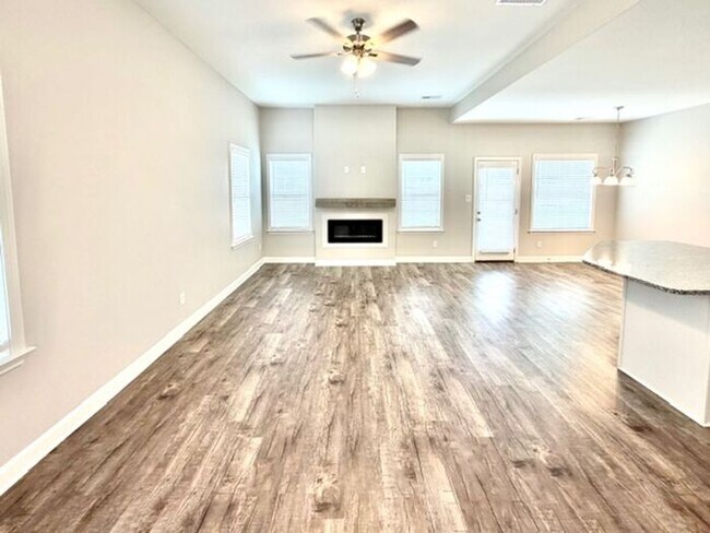 Building Photo - Now Leasing a 4-bedroom 2.5 bath home in Millington. Available Now!