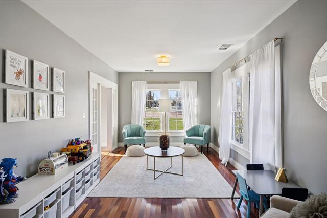 Building Photo - 704 Williams St