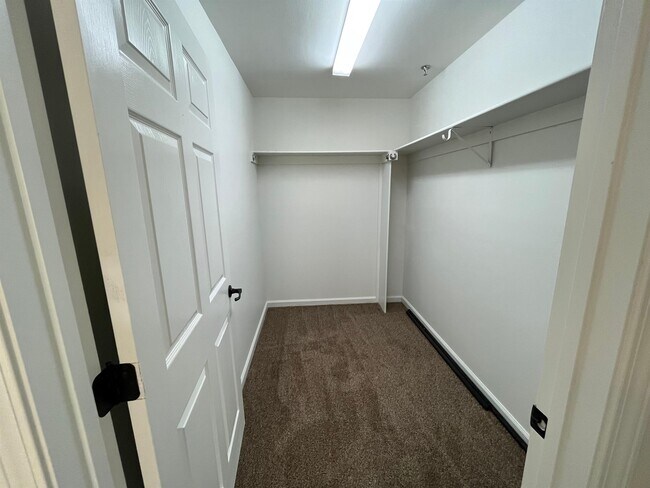 Building Photo - 2515 Martin St