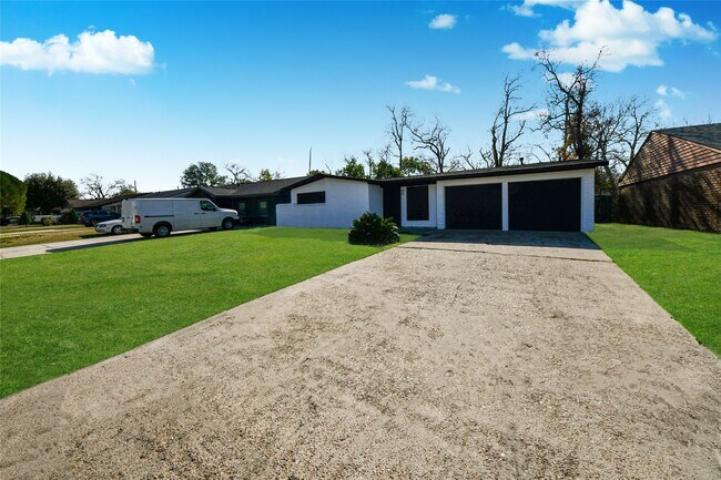 Building Photo - 3727 Prudence Dr