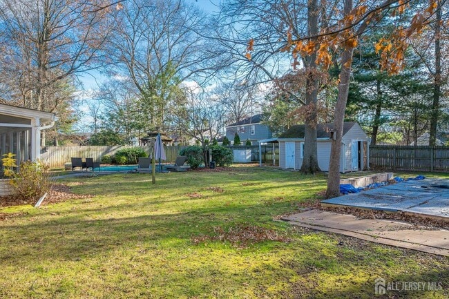 Building Photo - 15 Howell Ave