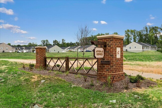 Building Photo - 8627 Fleetwood Dr