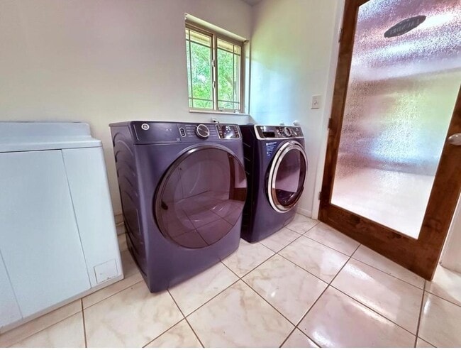 Building Photo - 5140 River Bluff Ln