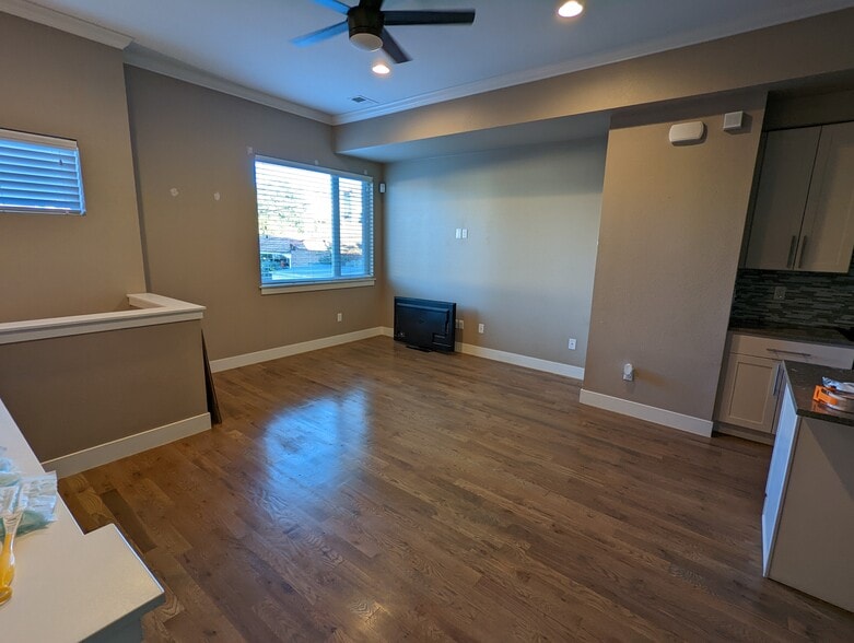 Building Photo - 3427 W 16th Ave