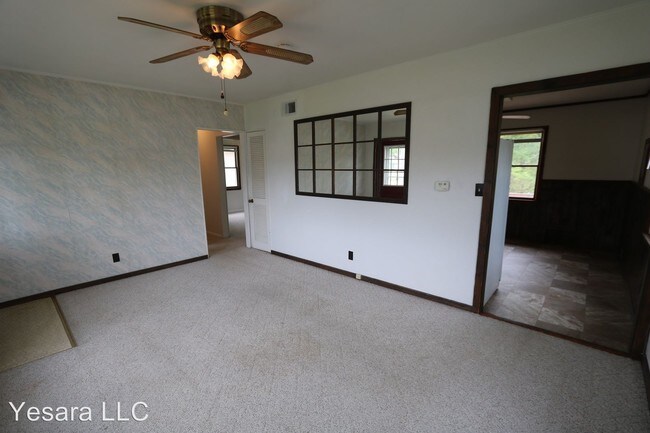 Building Photo - 121-123-123 Melrose Ct