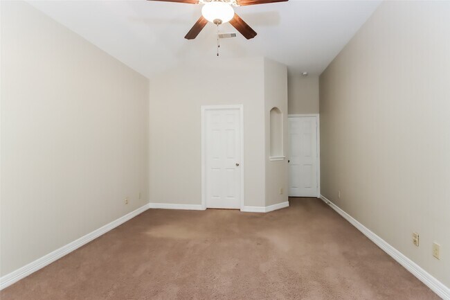 Building Photo - 2046 Lost Pine Ct