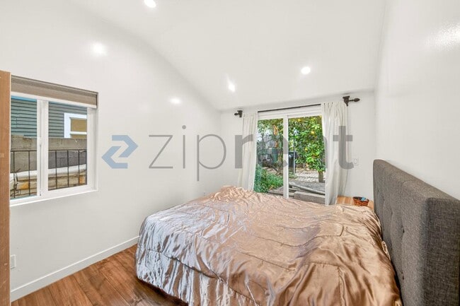 Building Photo - 2431 S Catalina St