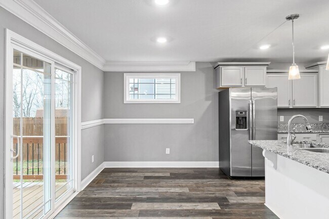 Building Photo - Pet Friendly Three Bedroom with Bonus!