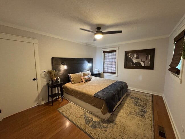 Building Photo - Executive Rental 4 bed 3 bath home in the heart of Country Club