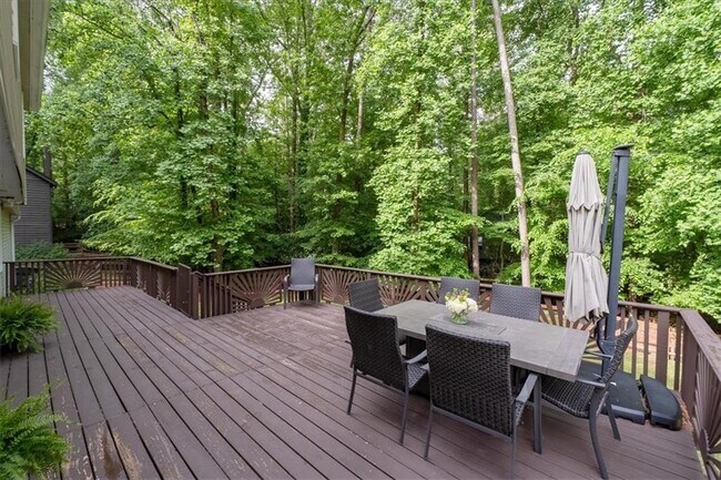 Building Photo - 9470 Hillside Dr