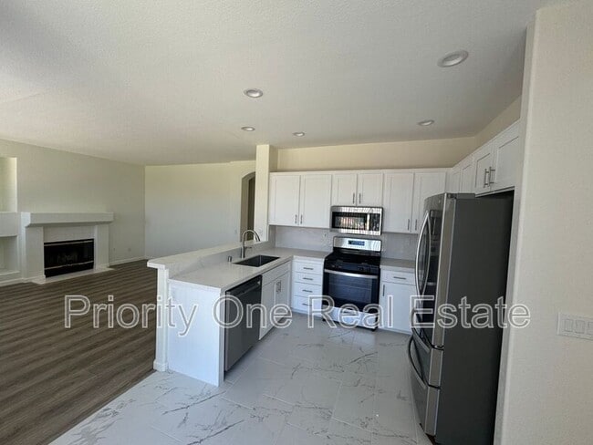 Building Photo - 560 Calle Capistrano