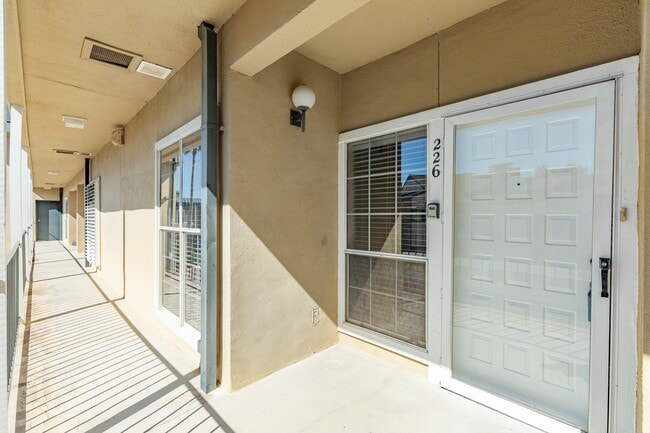 Building Photo - 921 Marine Dr