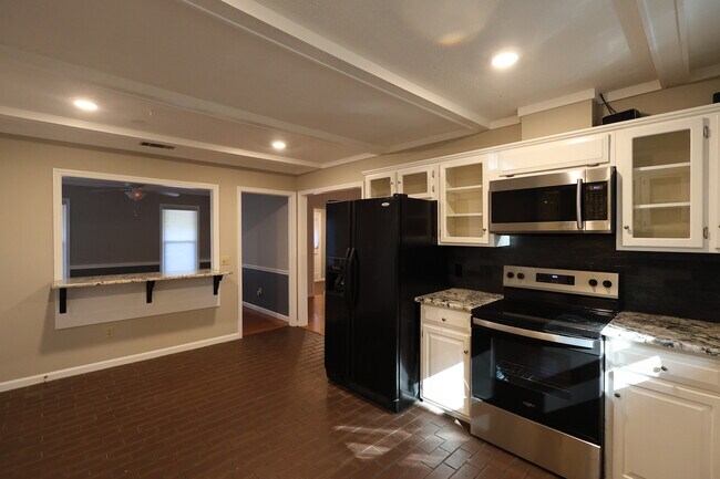 Building Photo - 313 Palomino Path