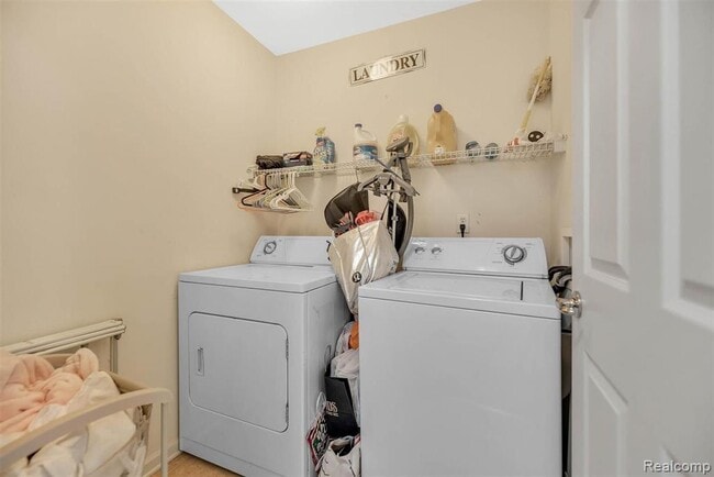 Building Photo - 2205 Knotty Pine Tr