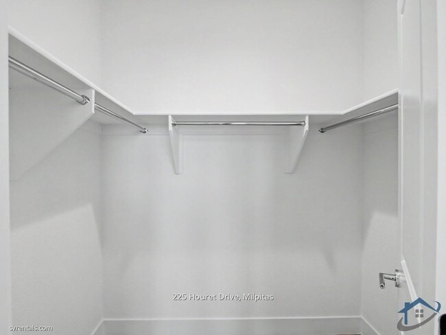 Building Photo - 225 Houret Dr