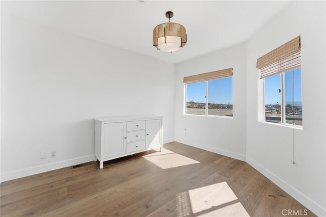 Building Photo - 1452 Loma Dr