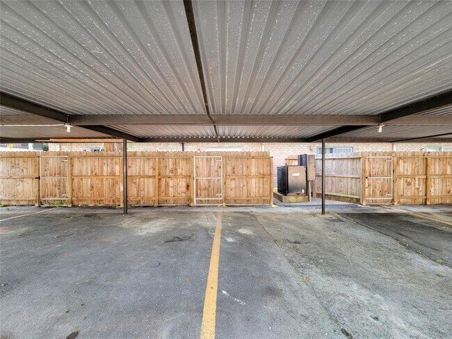 Building Photo - 14333 Memorial Dr